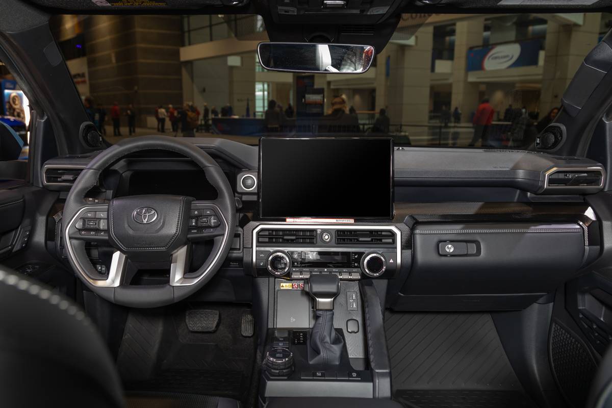 toyota 4runner 4wd limited 2026 13 interior front row cas jpg