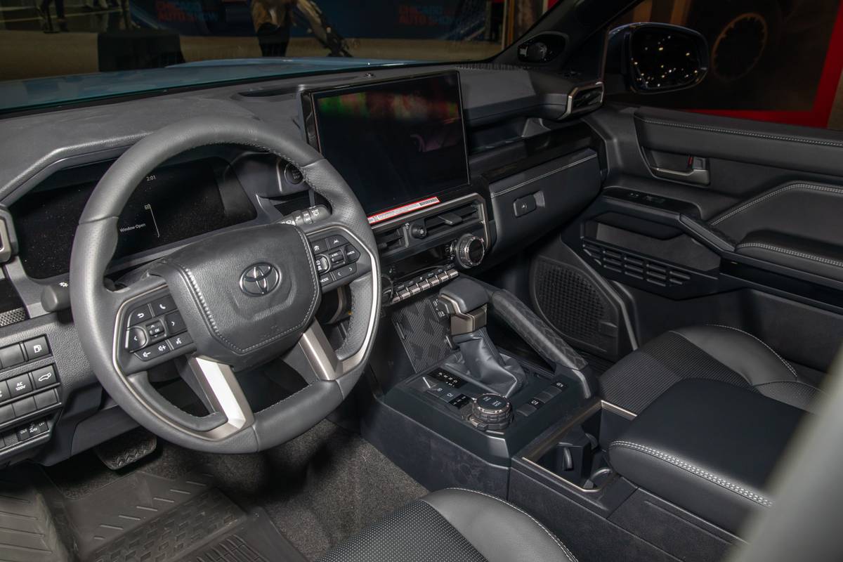 toyota 4runner 4wd limited 2026 15 interior front row cas jpg