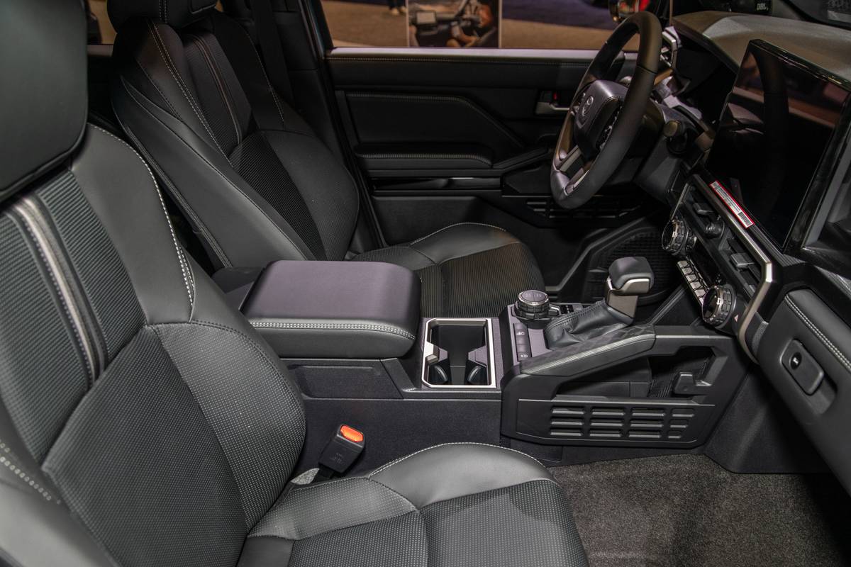 toyota 4runner 4wd limited 2026 16 interior front row cas jpg