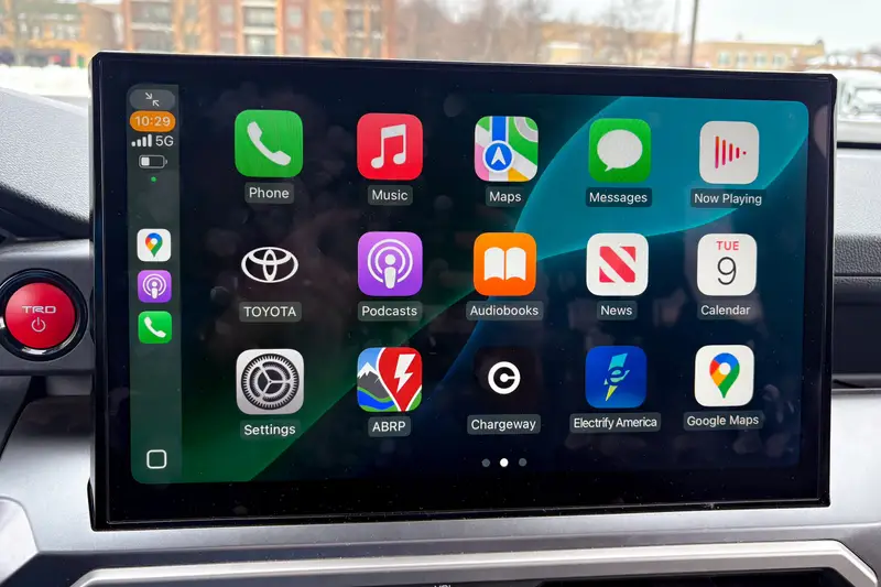 toyota-4runner-hybrid-trd-off-road-premium-2025-06-interior-center-stack-display