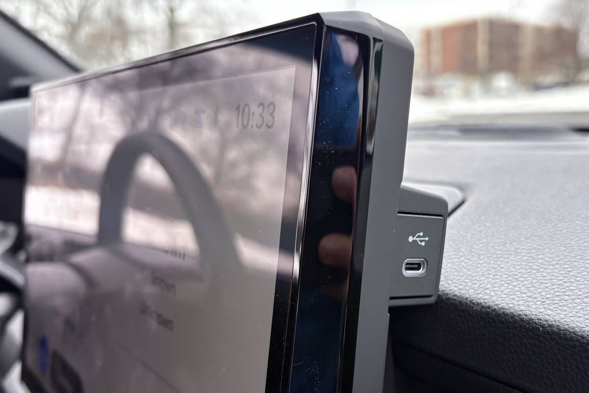 toyota 4runner hybrid trd off road premium 2025 08 interior center stack display usb scaled jpg