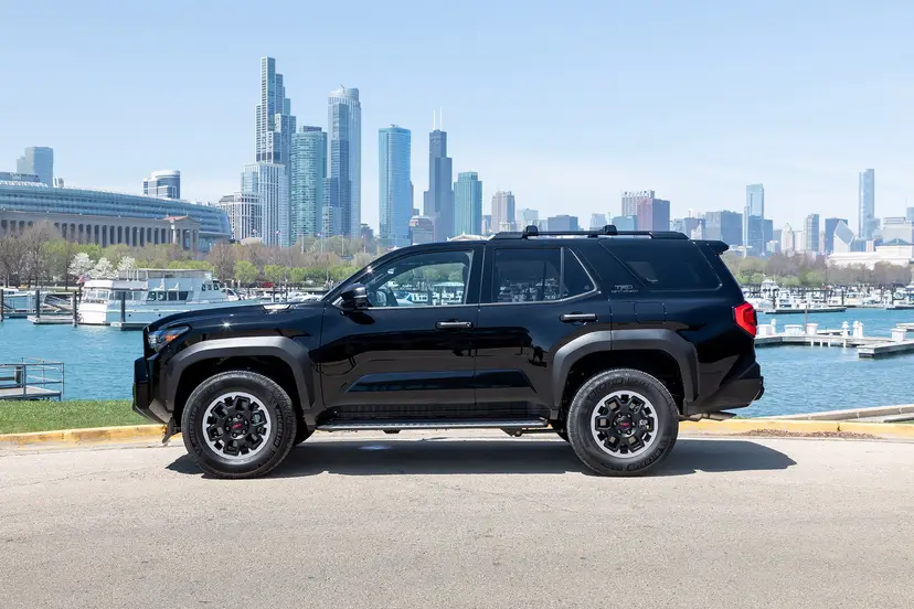 toyota-4runner-hybrid-trd-off-road-premium-2025-10-exterior-profile