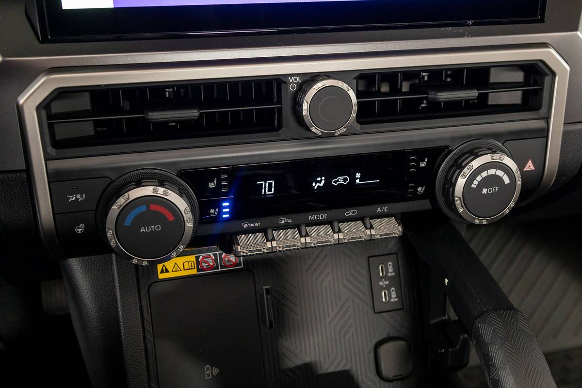 toyota 4runner hybrid trd off road premium 2025 49 interior climate control jpg