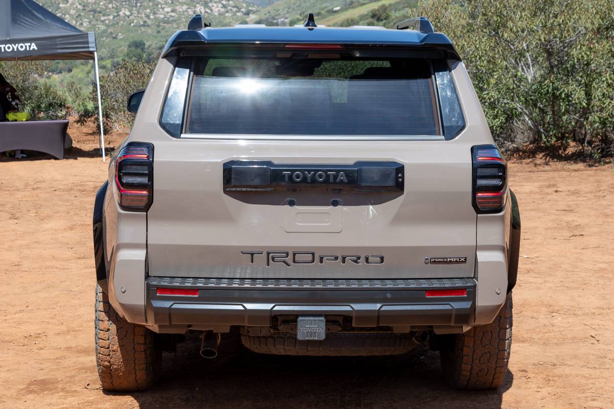 toyota 4runner trd pro 2025 08 exterior rear scaled jpg