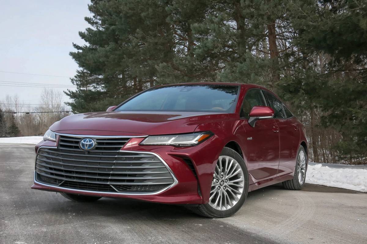 is-the-2021-toyota-avalon-hybrid-a-good-car-4-pros-and-3-cons-cars