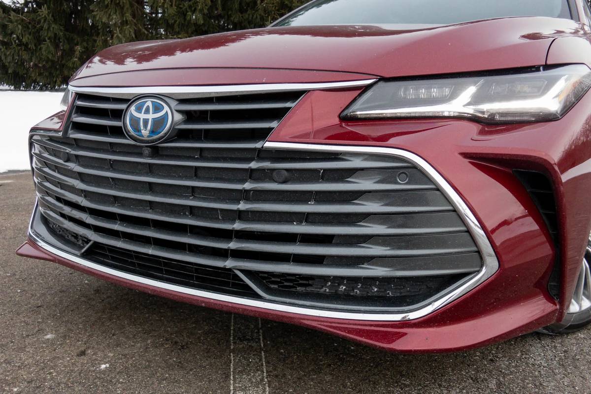 Toyota avalon deals hybrid review 2021