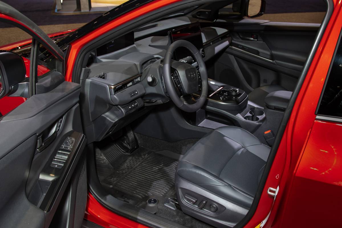 toyota bz 2026 06 interior front row cas scaled jpg