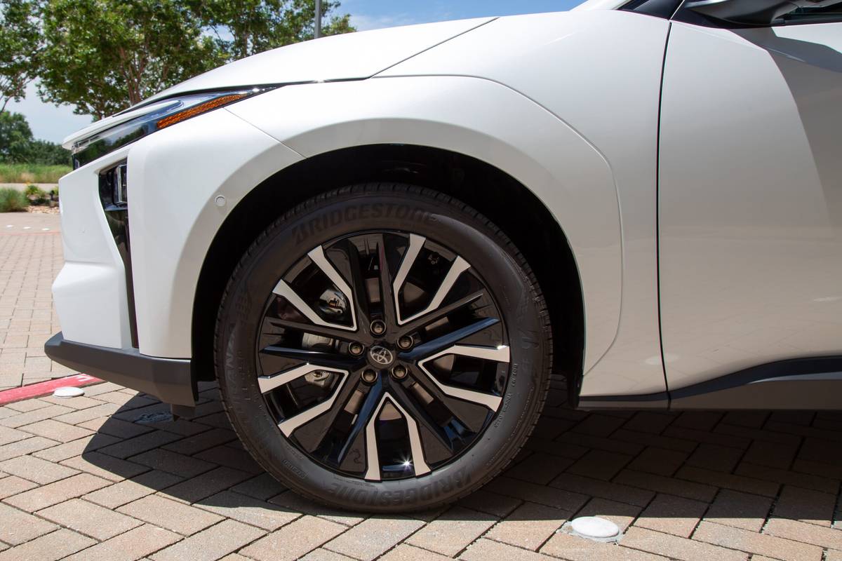 toyota bz 2026 09 exterior wheel scaled jpg