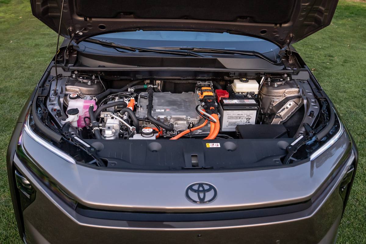 toyota bz woodland 2026 17 interior engine scaled jpg