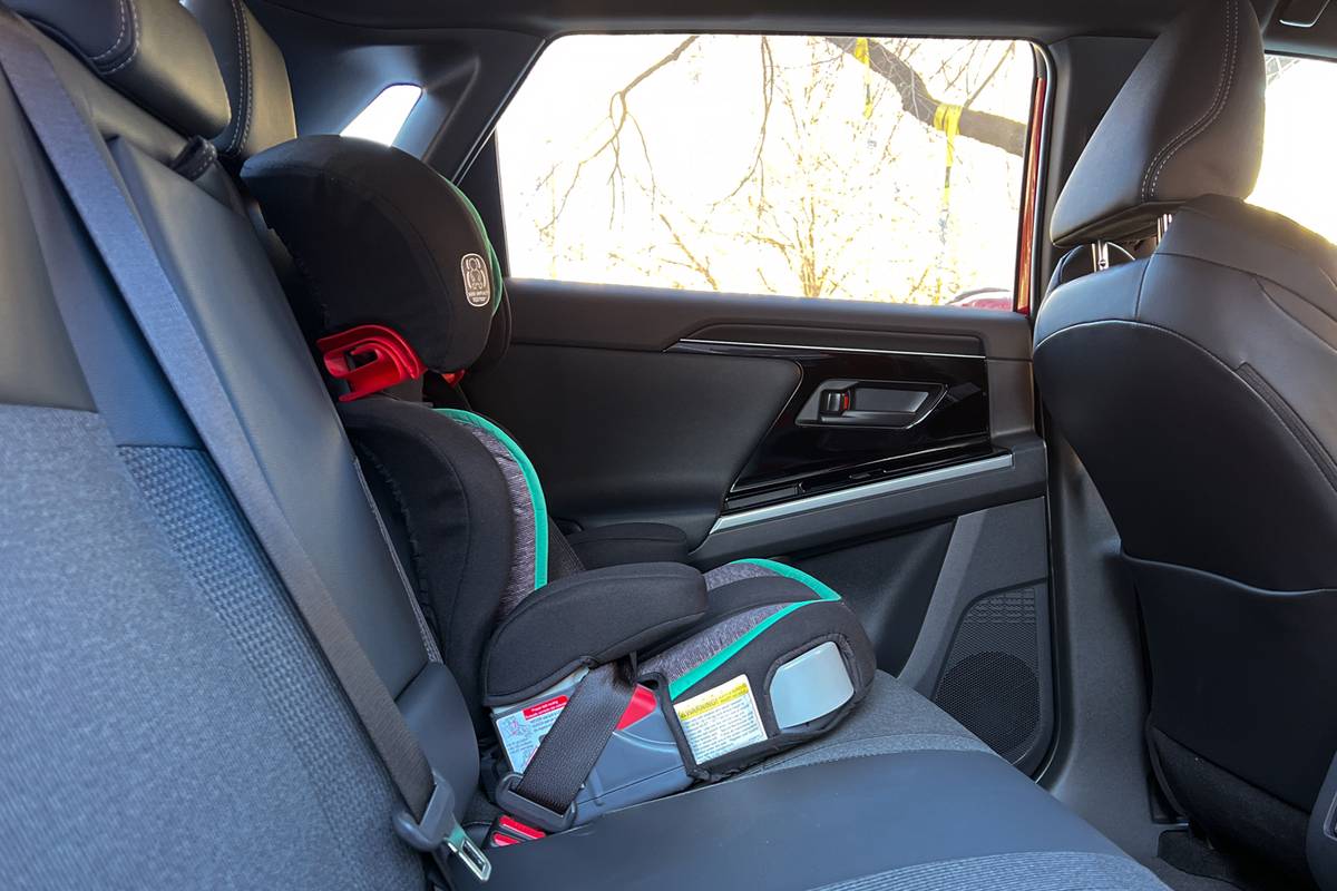 toyota-bz4x-2023-01-interior-backseat-car-seat
