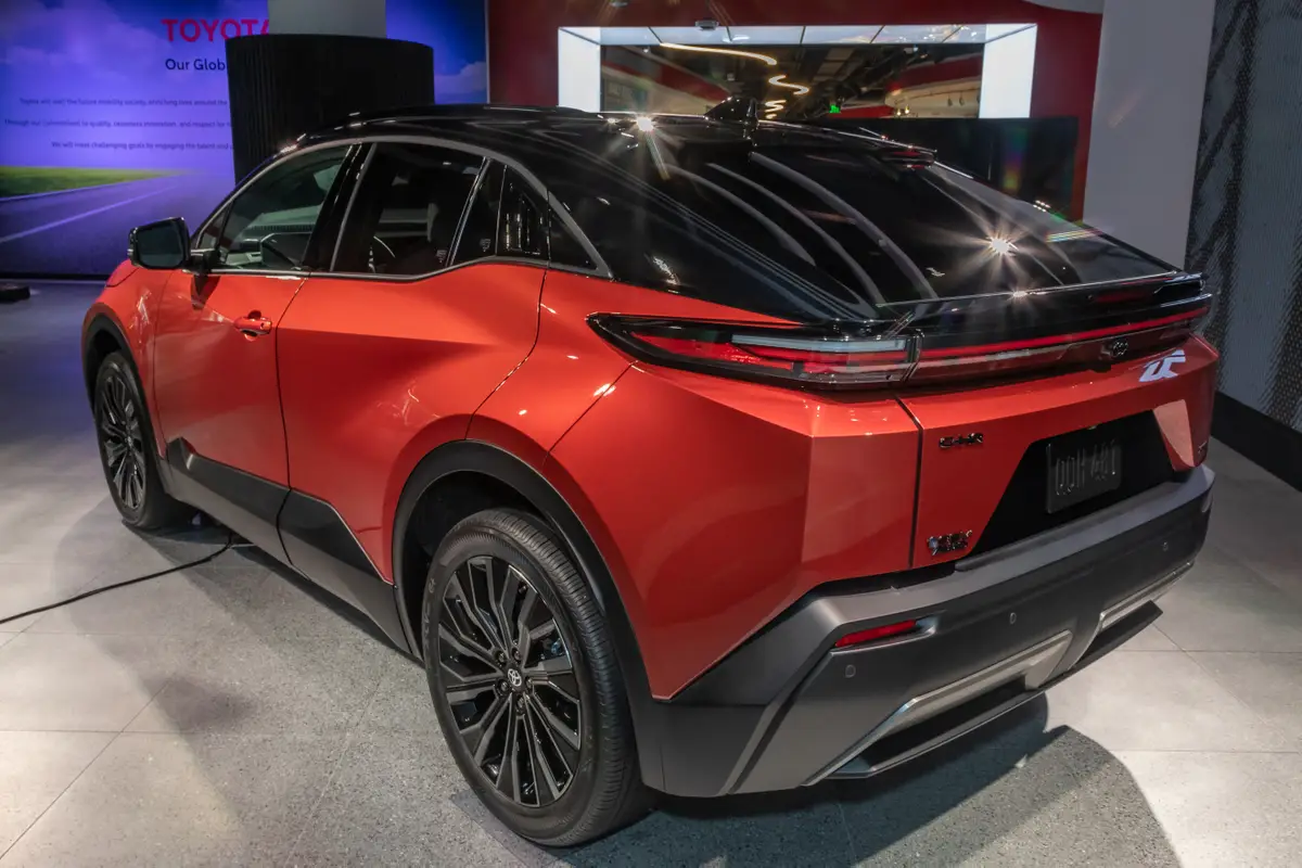 toyota c hr bev 2026 07 exterior rear angle jpg