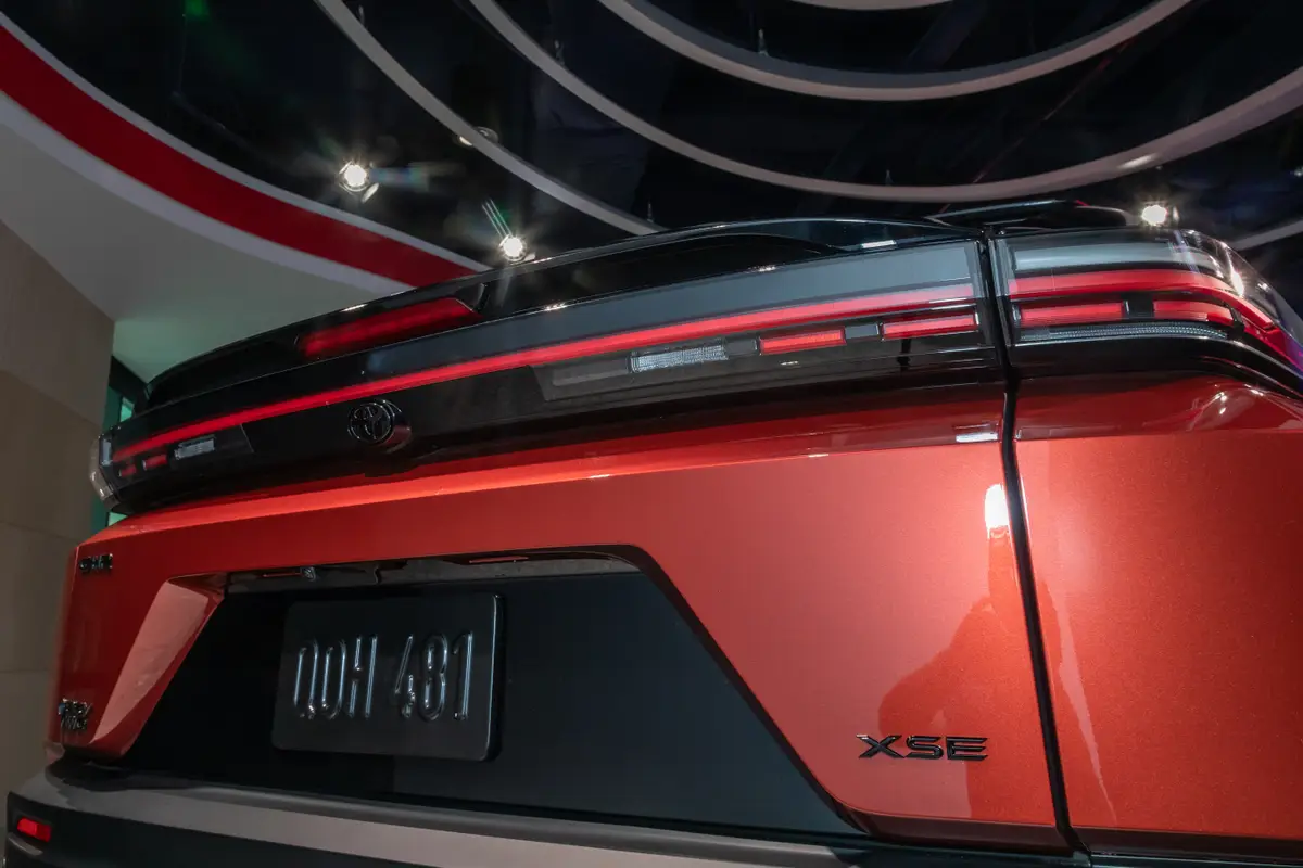 toyota c hr bev 2026 10 exterior rear jpg