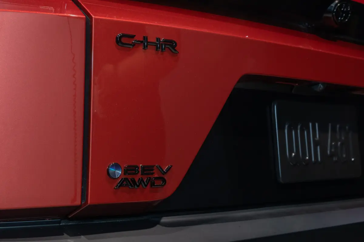 toyota c hr bev 2026 11 exterior rear badge jpg