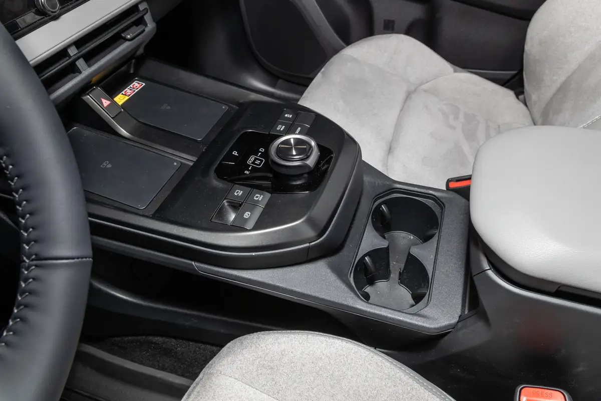 toyota c hr bev 2026 17 interior center console jpg