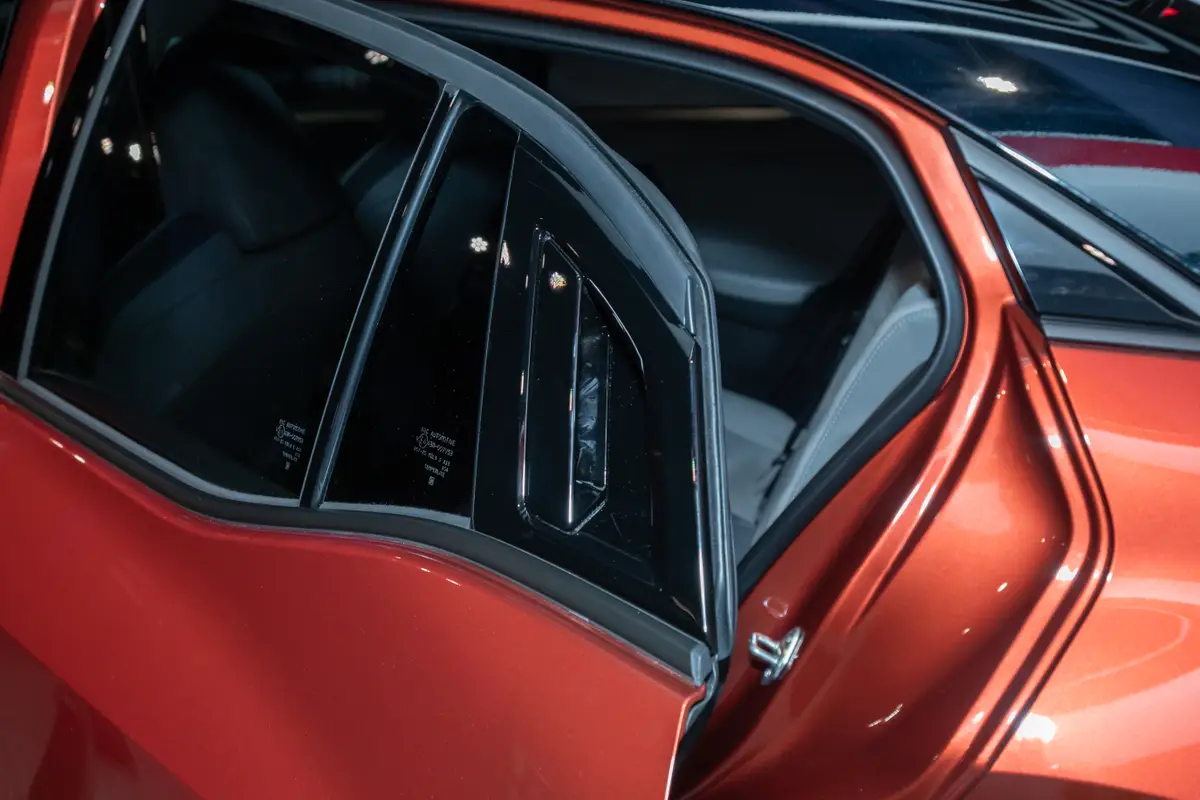 toyota c hr bev 2026 22 interior door jpg