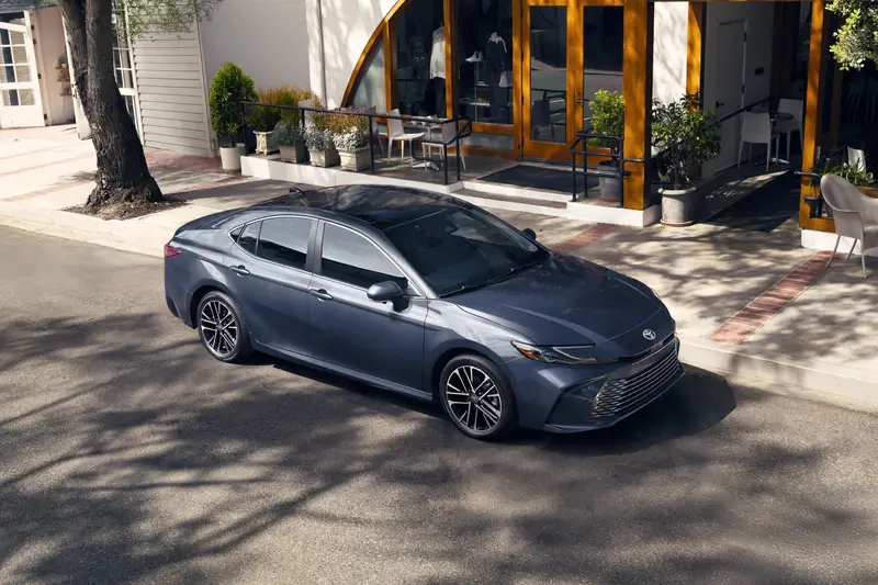 toyota-camry-2026-exterior-oem-03