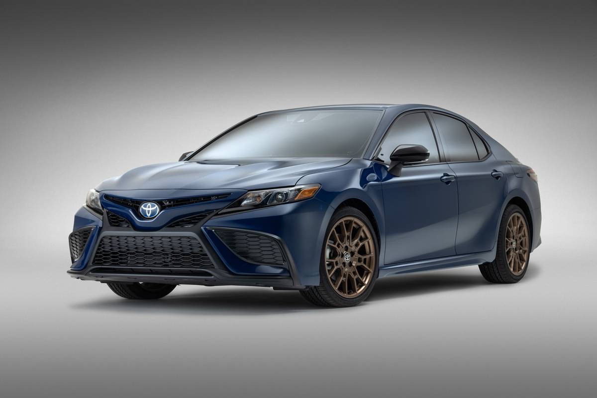 what-mpg-does-the-2023-toyota-camry-get-cars