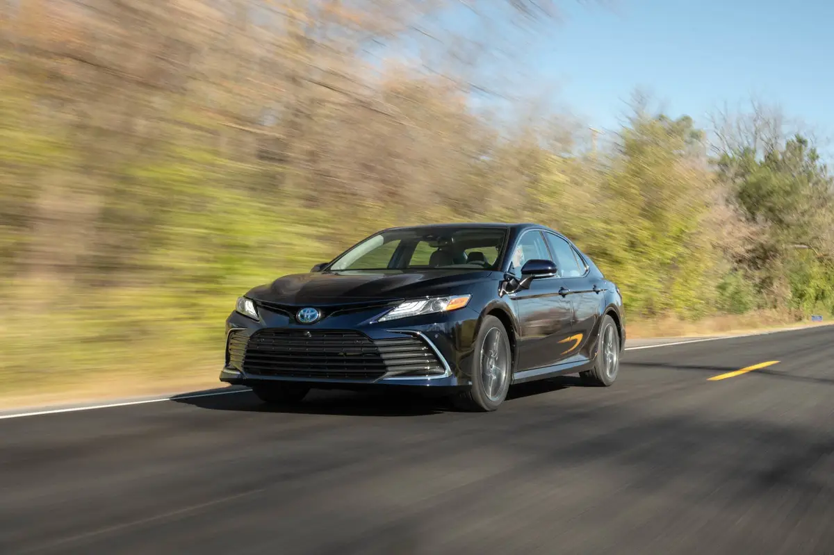 2021 toyota deals camry hybrid reviews