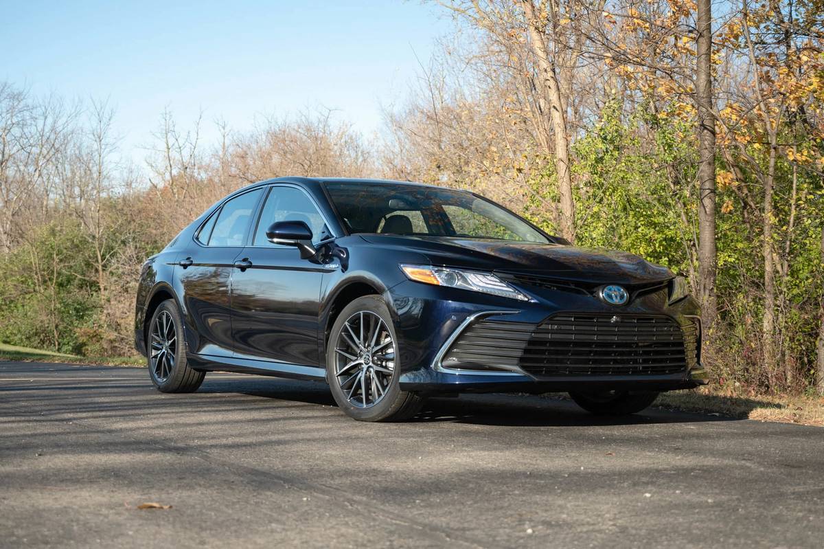 2021 camry deals hybrid xse review