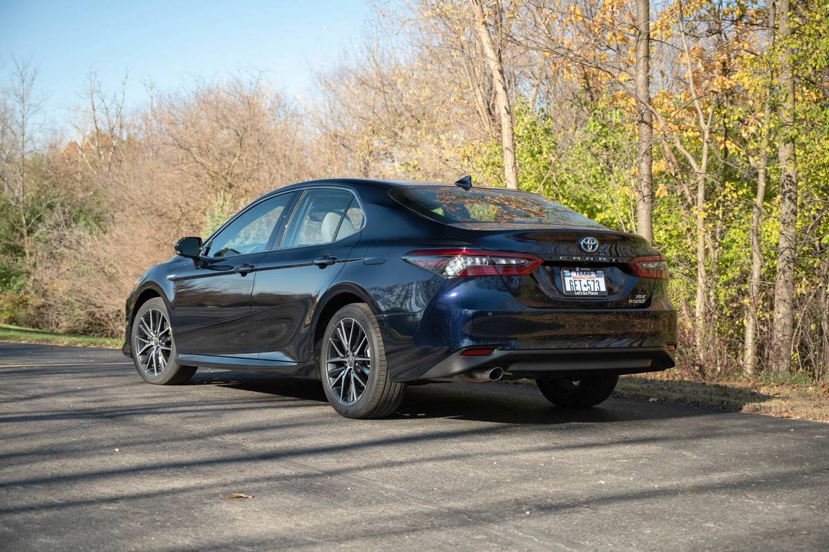 2021 toyota camry hybrid