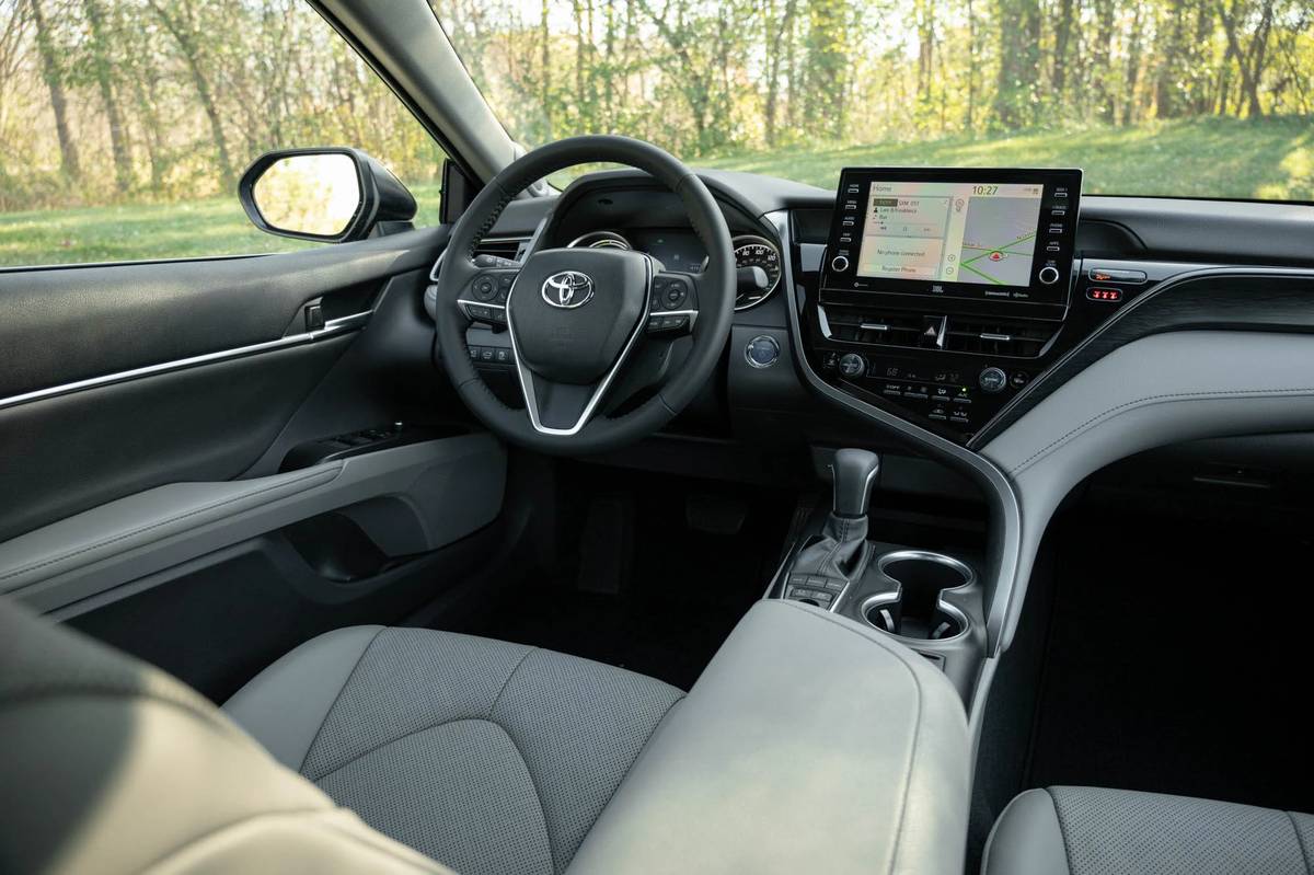 2021 Toyota Camry Hybrid: 5 Things We Like, 3 Things We ...