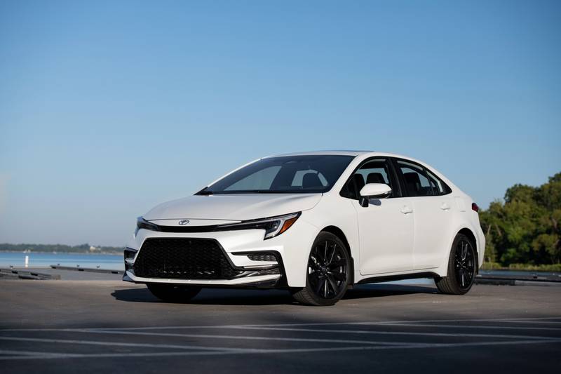 toyota-corolla-2027-exterior-oem-02