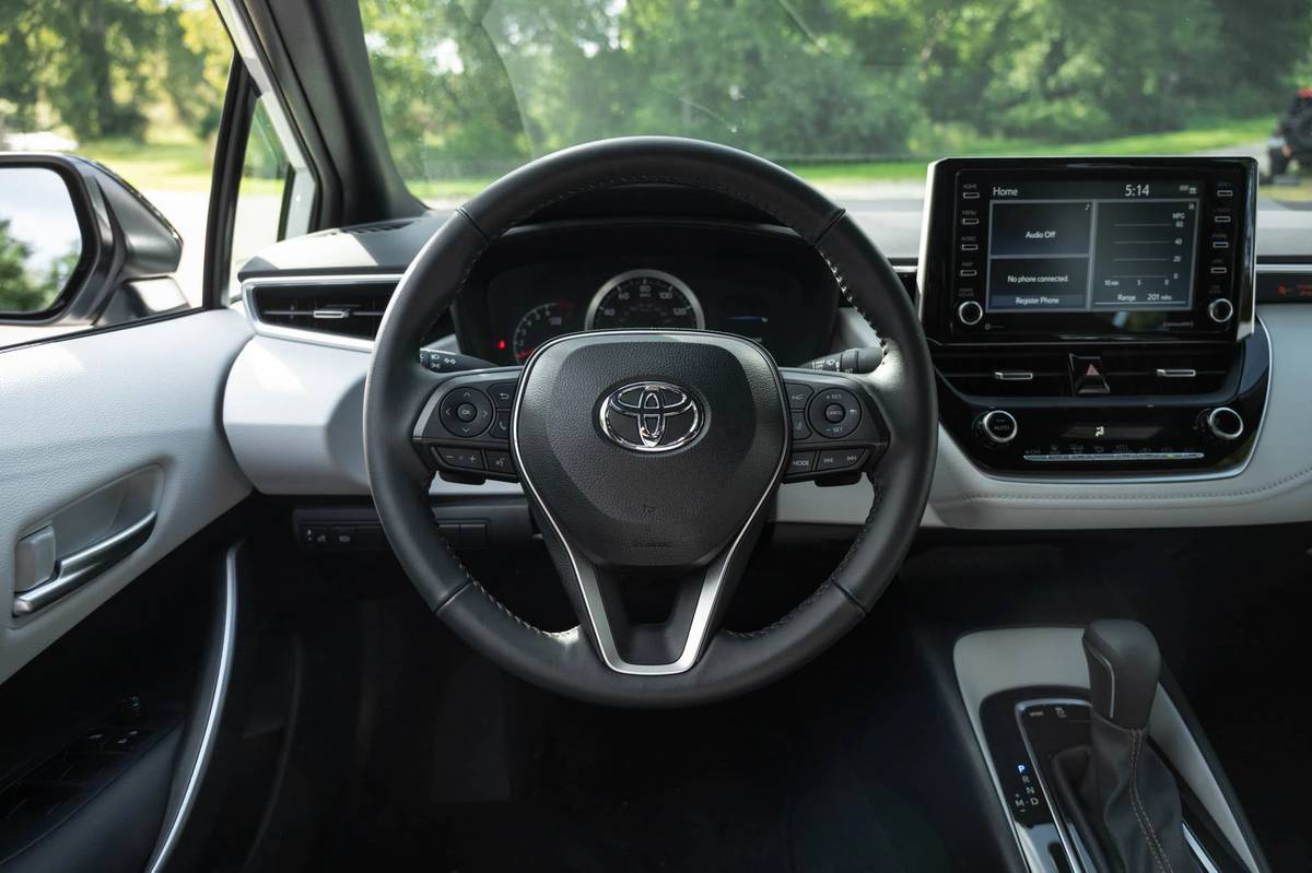 toyota corolla gli 2022 interior