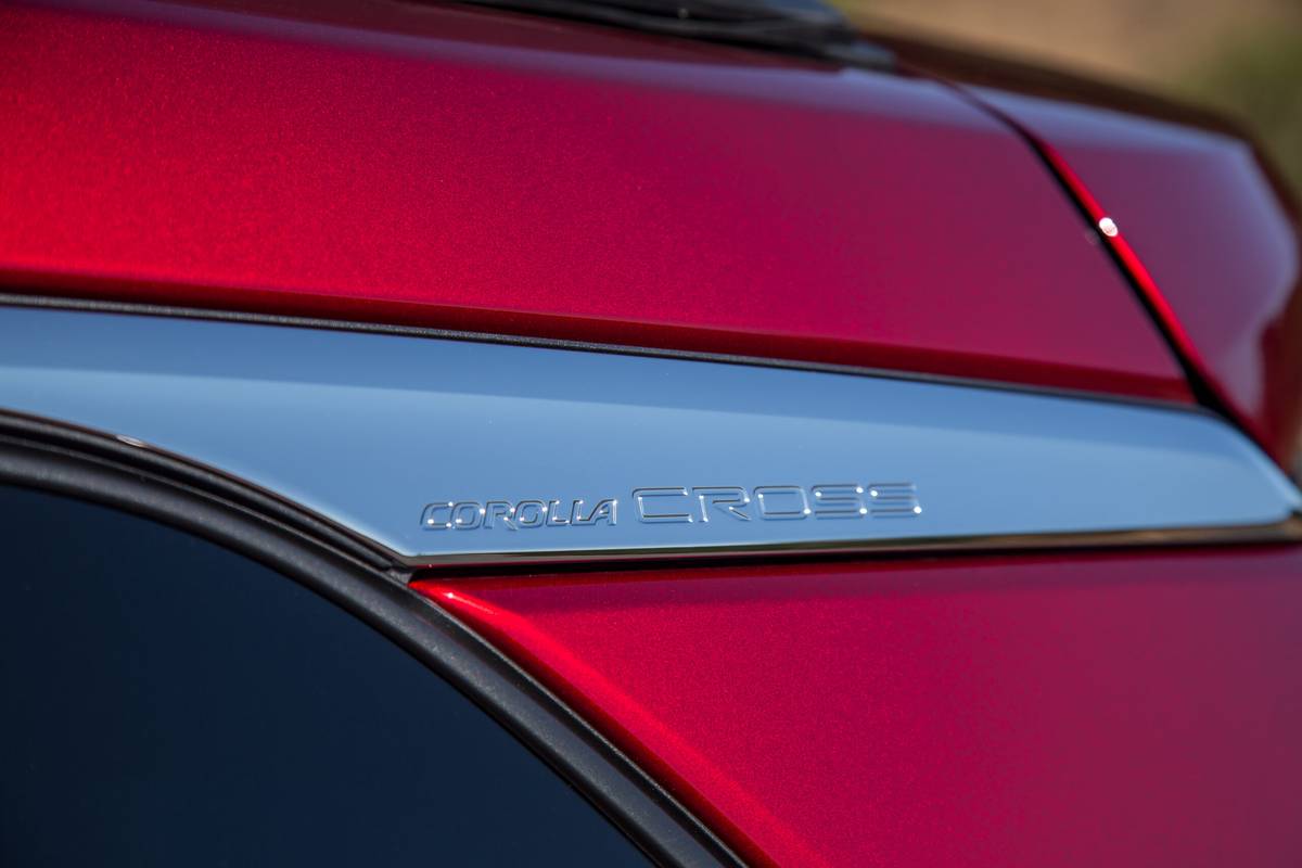 toyota corolla cross 2026 08 exterior profile badge scaled jpg