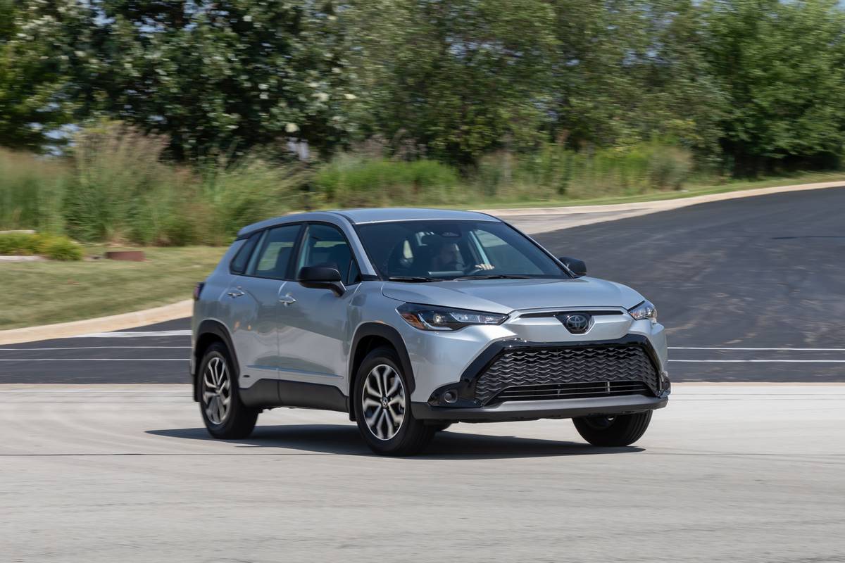 toyota corolla cross hybrid s 2023 01 exterior dynamic front angle jpg