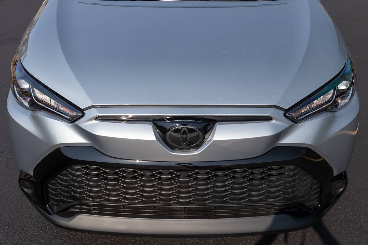 toyota corolla cross hybrid s 2023 05 exterior front jpg