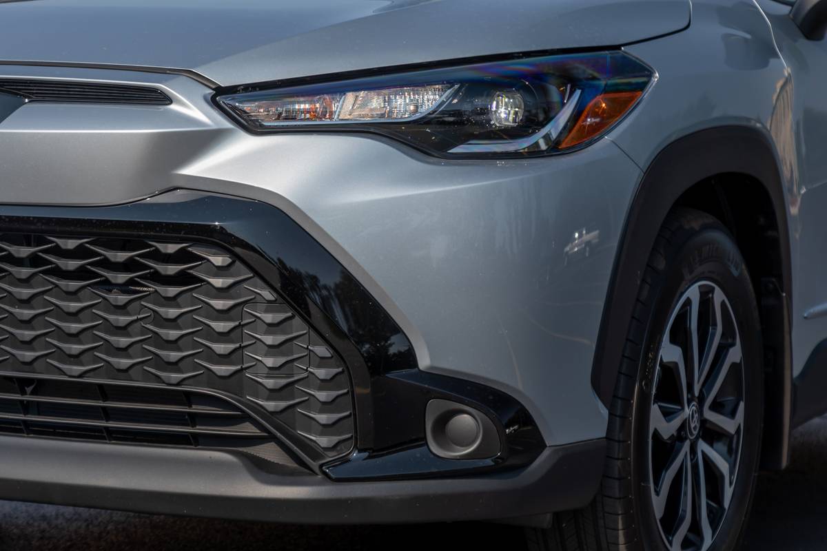 toyota corolla cross hybrid s 2023 06 exterior headlight jpg