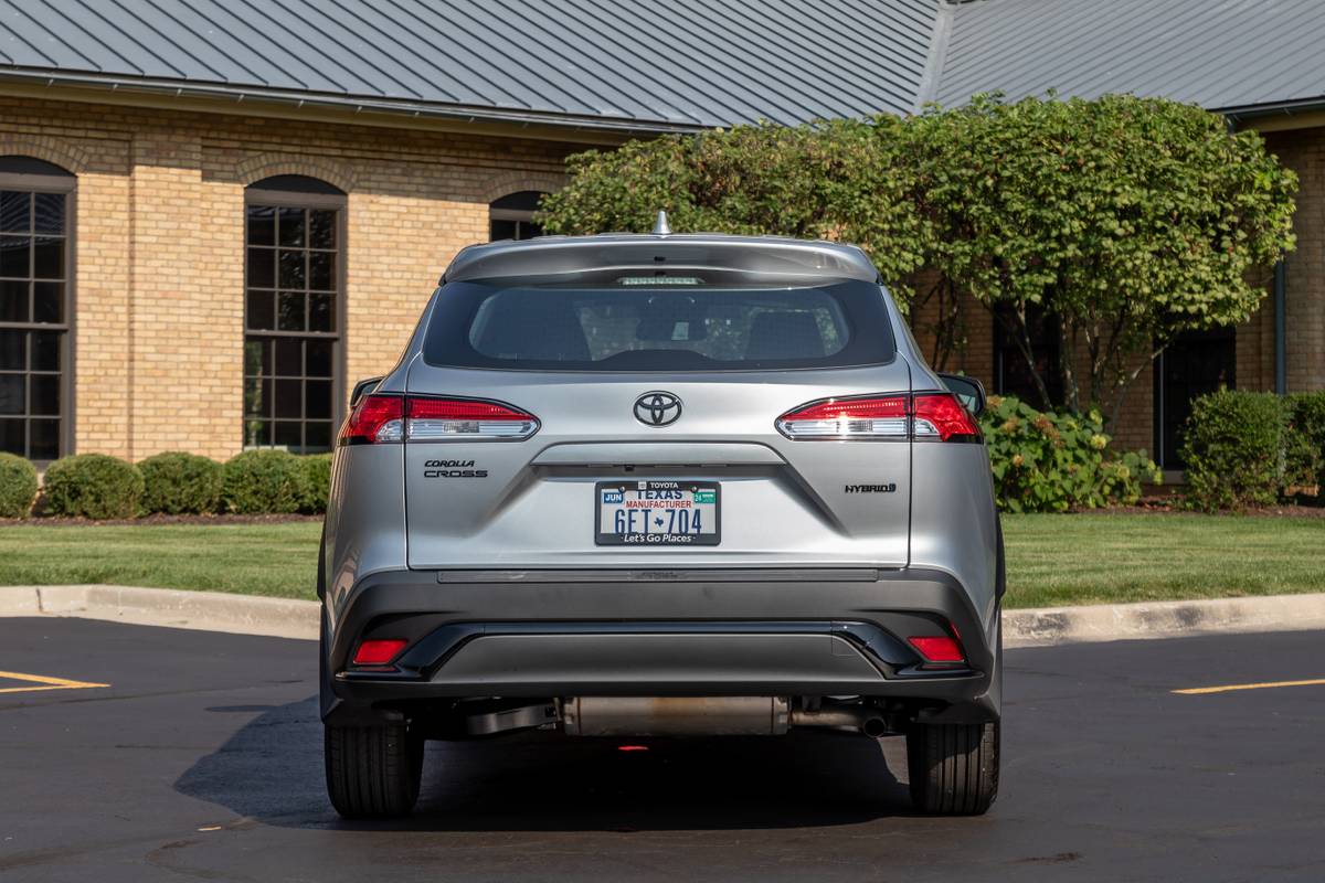 toyota corolla cross hybrid s 2023 09 exterior rear jpg