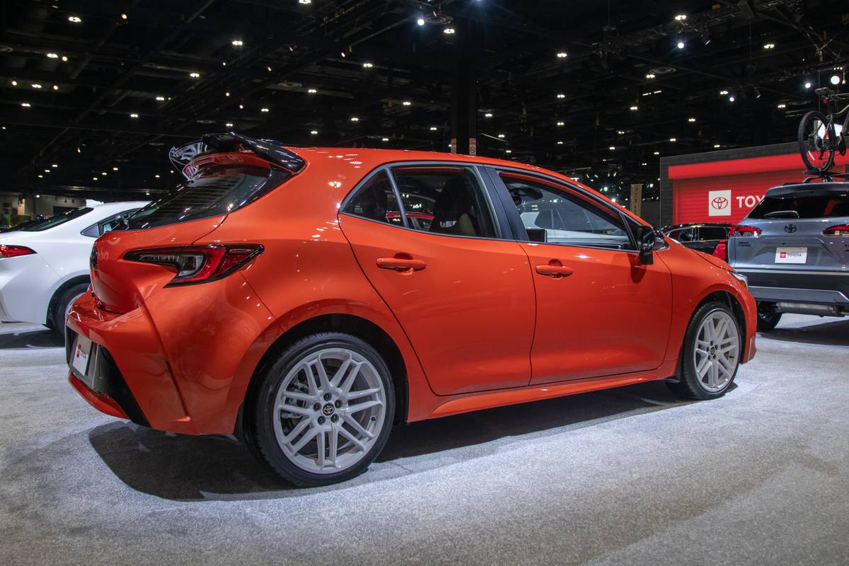 toyota corolla hatchback 2026 02 exterior rear angle cas jpg