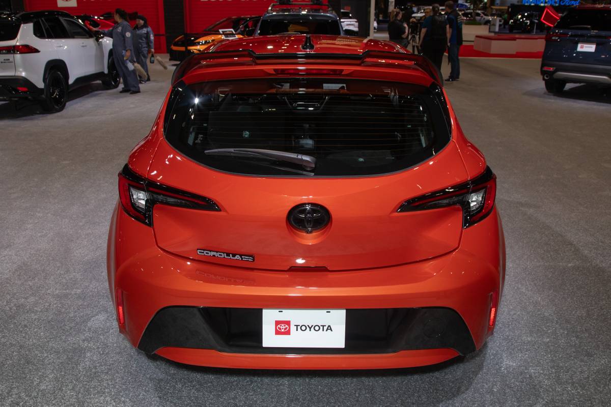 toyota corolla hatchback 2026 03 exterior rear cas jpg