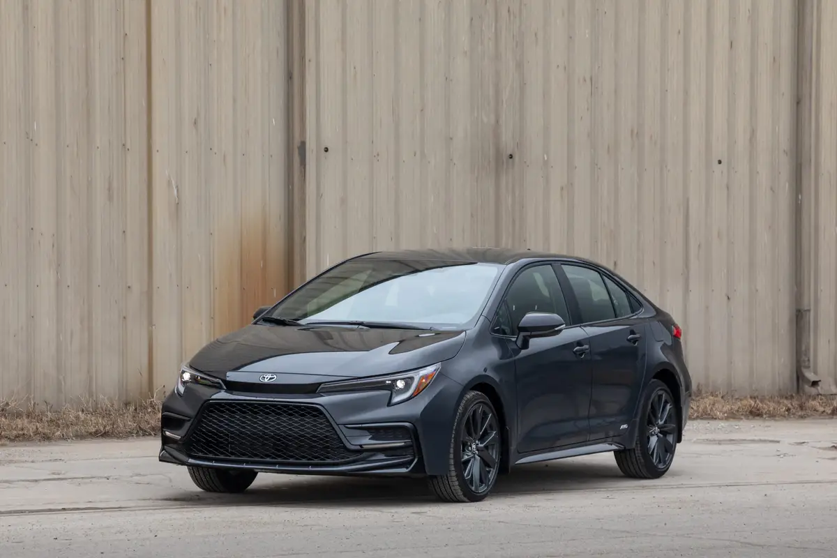 toyota corolla hybrid se 2026 01 exterior front angle scaled jpg