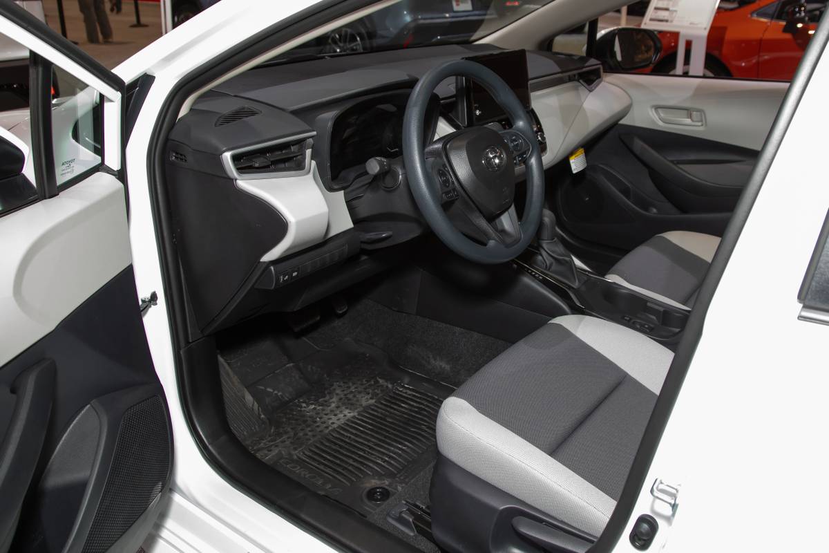 toyota corolla le 2026 05 interior front row cas jpg