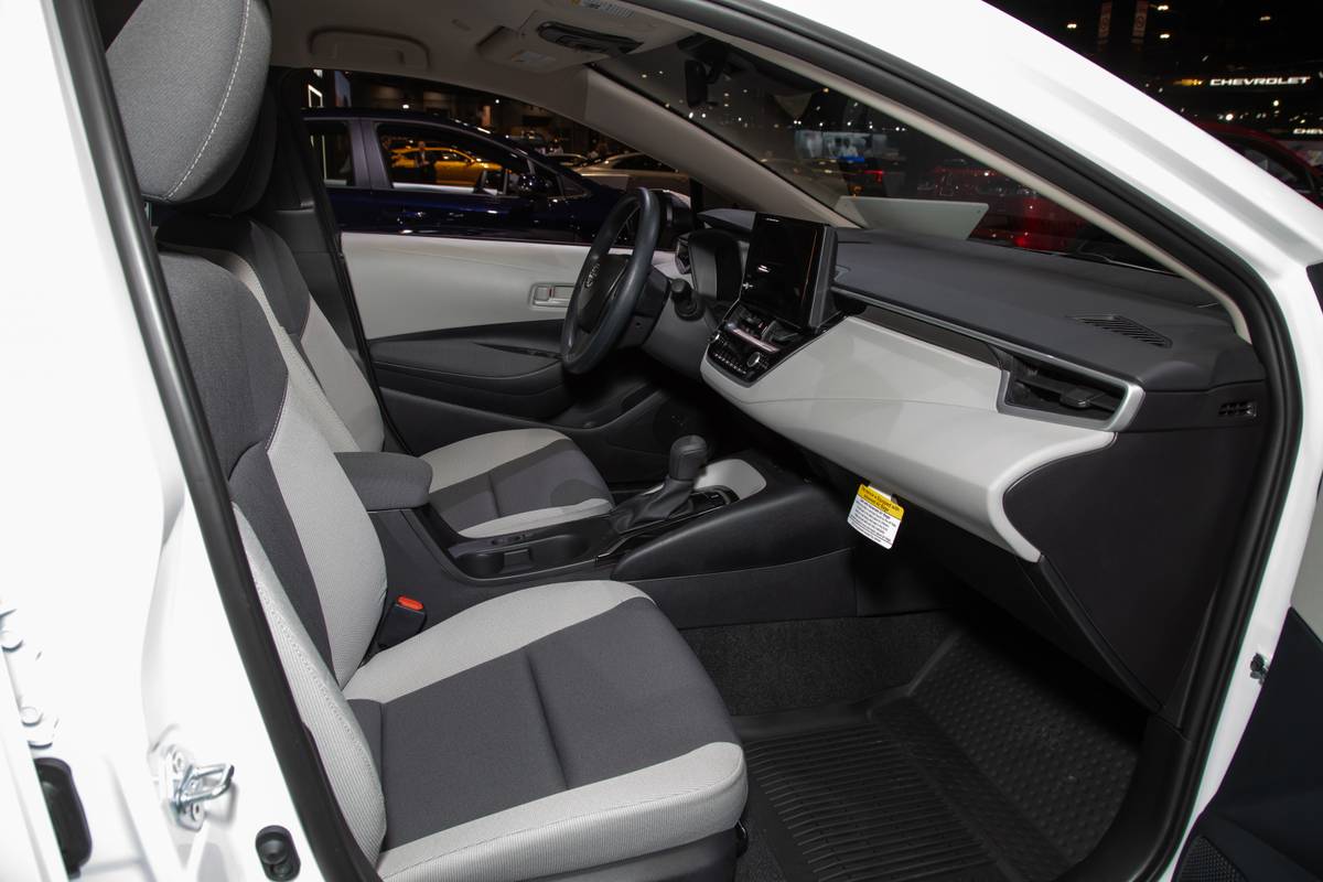 toyota corolla le 2026 06 interior front row cas jpg