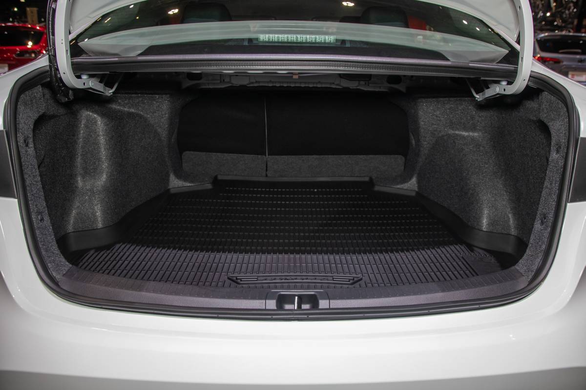 toyota corolla le 2026 09 interior cargo cas jpg