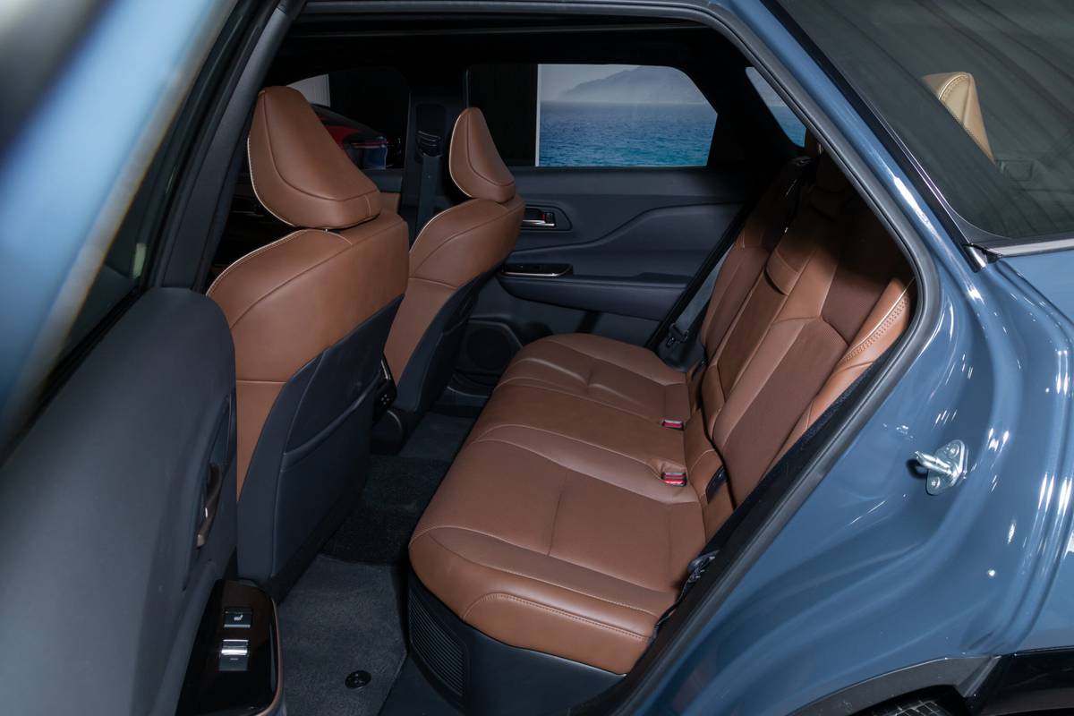 toyota crown signia 2025 26 interior backseat scaled jpg
