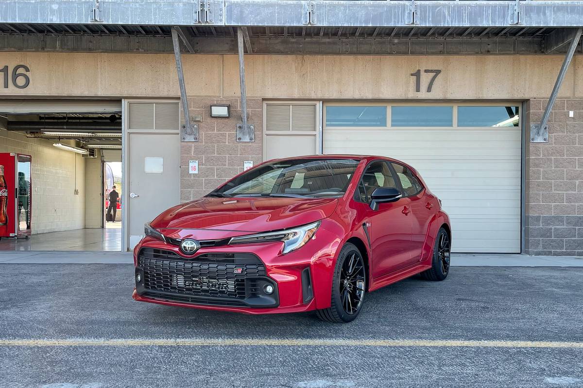 toyota-gr-corolla-2023-01-exterior-front-angle