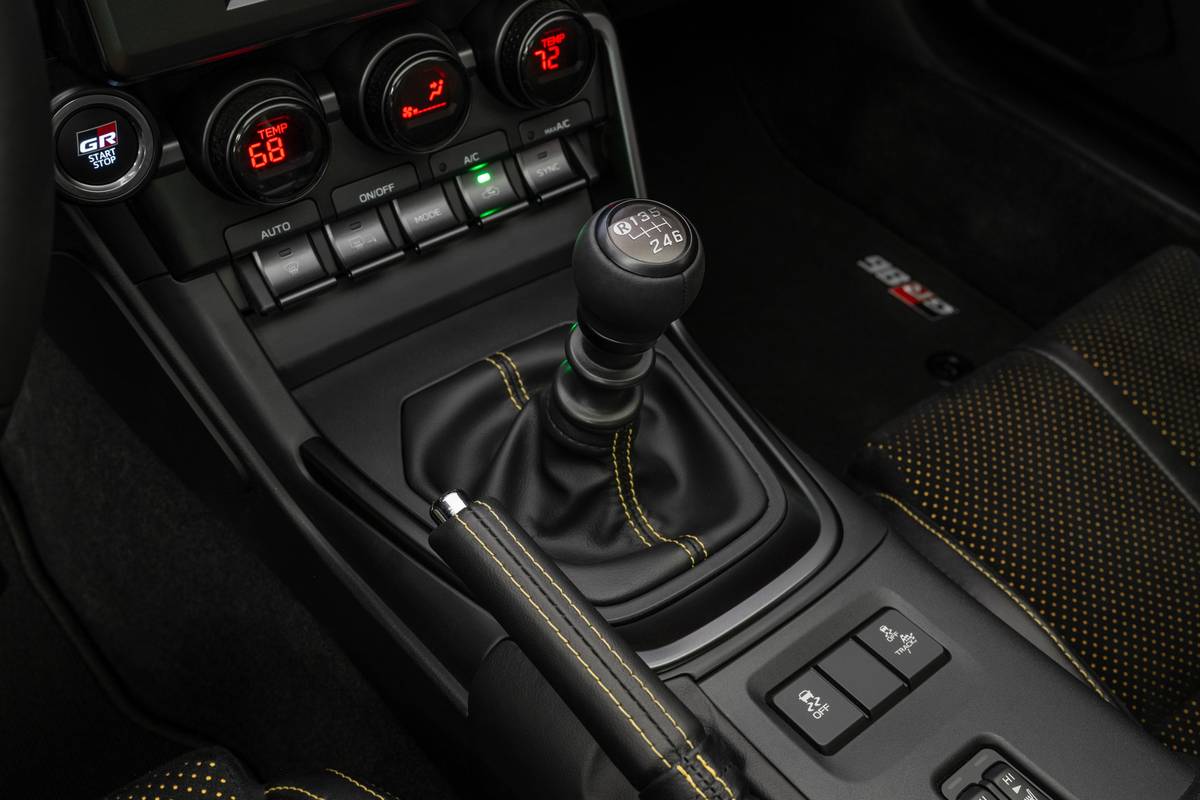 toyota gr86 yuzu special edition 2026 interior oem 02 jpg