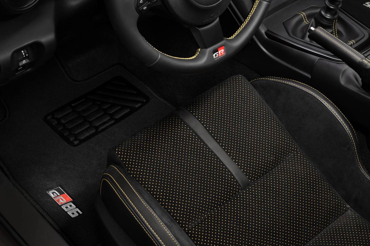 toyota gr86 yuzu special edition 2026 interior oem 04 jpg