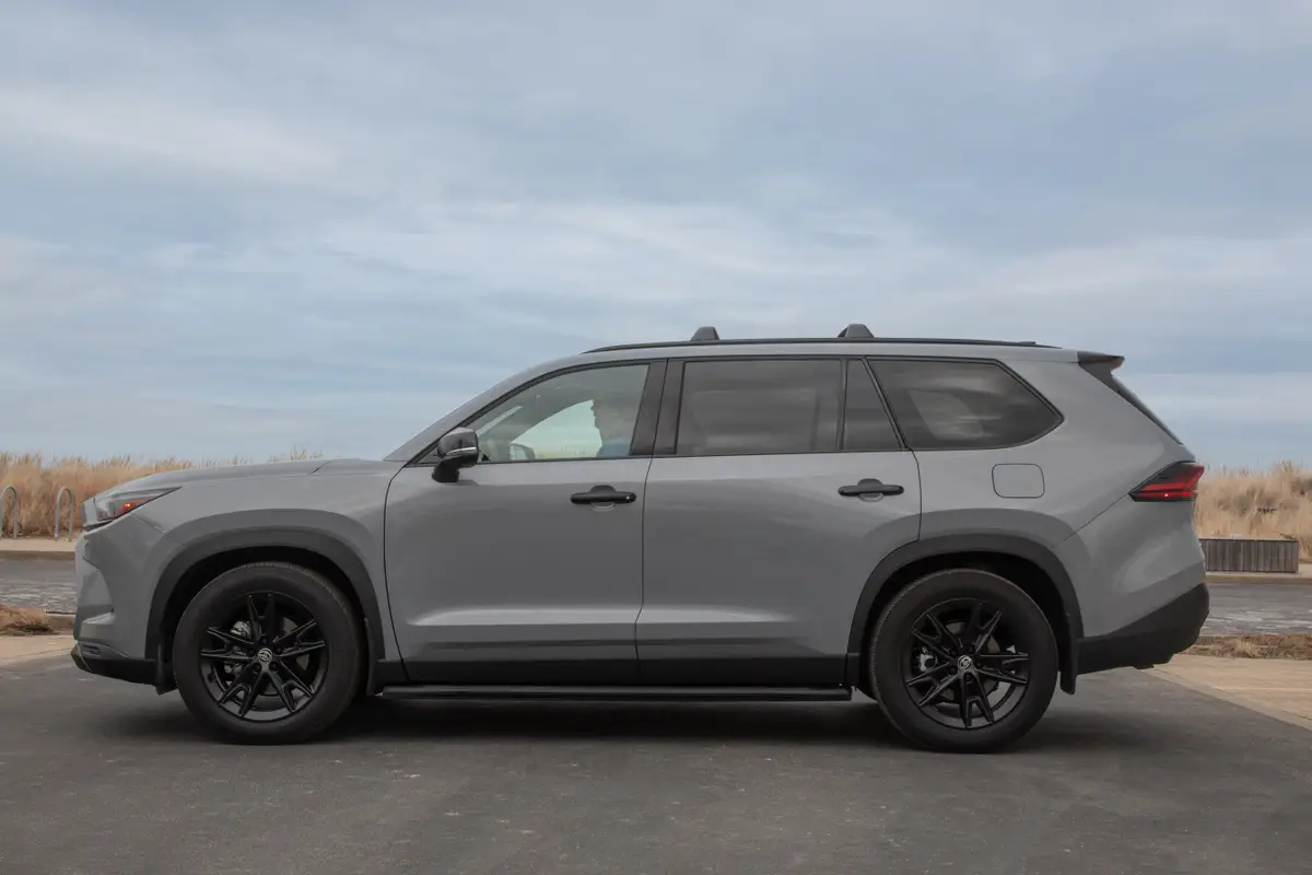 toyota grand highlander hybrid nightshade 2026 39 exterior profile jpg