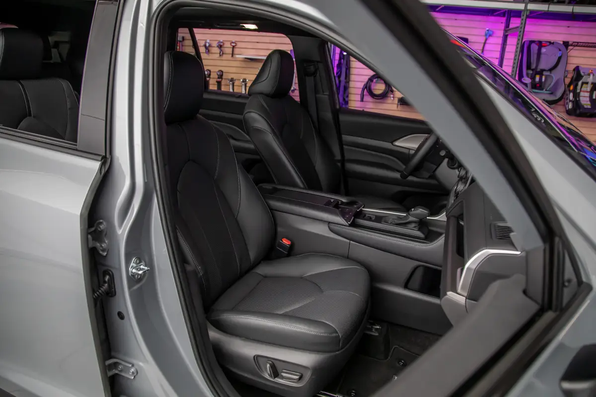 toyota grand highlander hybrid nightshade 2026 46 interior front row seat jpg