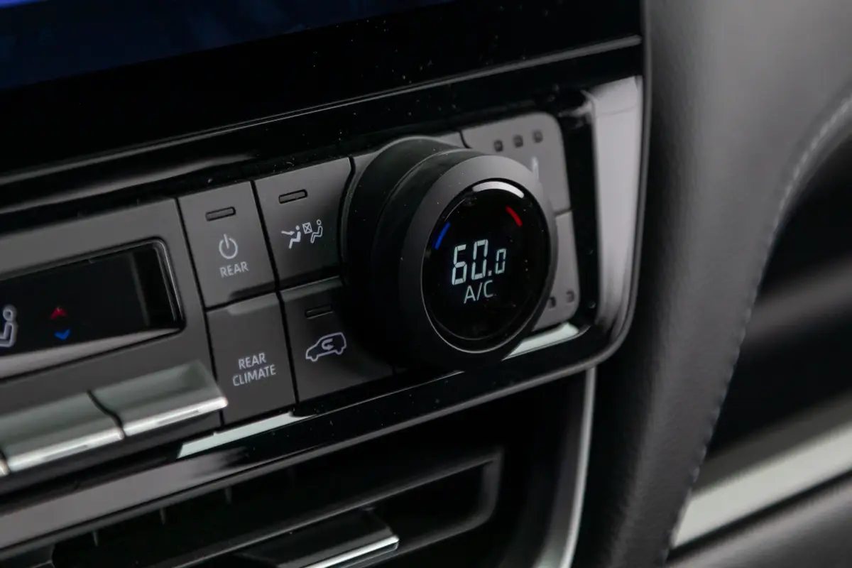 toyota grand highlander hybrid nightshade 2026 53 interior climate control jpg