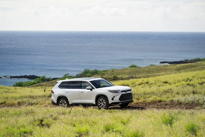 toyota-grand-highlander-limited-2026-exterior-oem-01