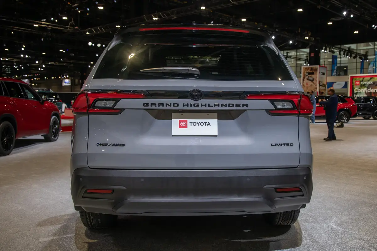 toyota grand highlander nightshade hybrid 2026 03 exterior rear scaled jpg