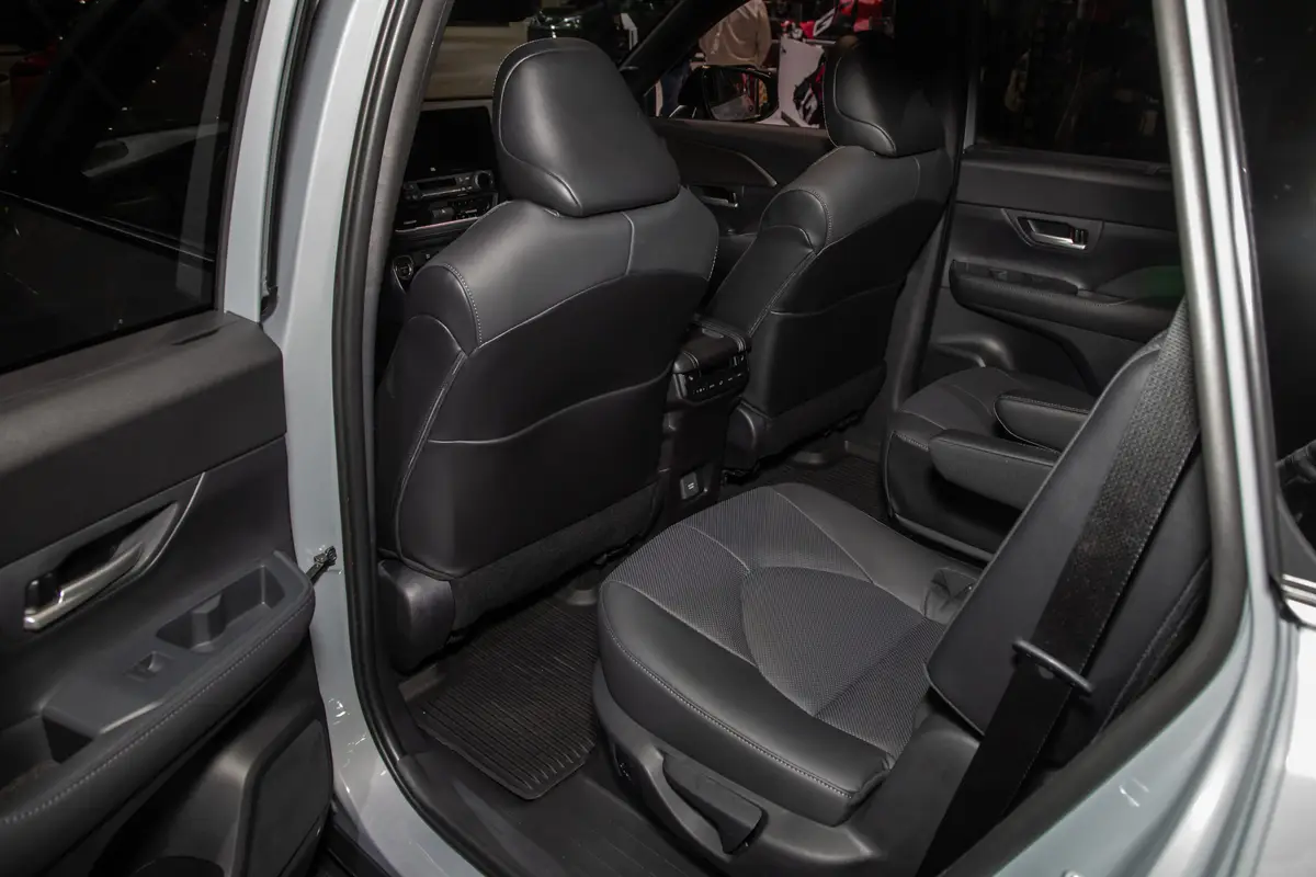 toyota grand highlander nightshade hybrid 2026 09 interior second row scaled jpg