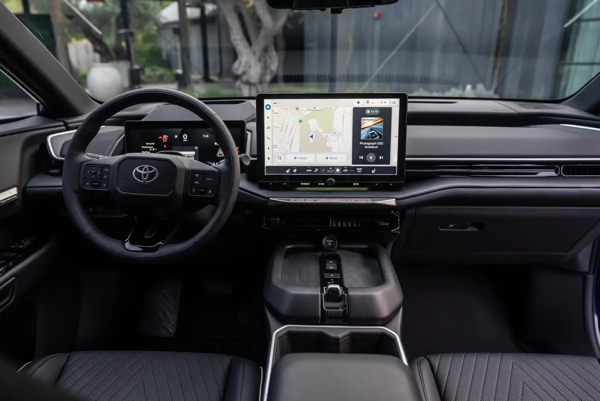 toyota highlander 2027 13 interior front row scaled jpg