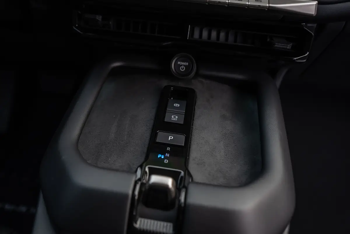 toyota highlander 2027 16 interior gearshift jpg